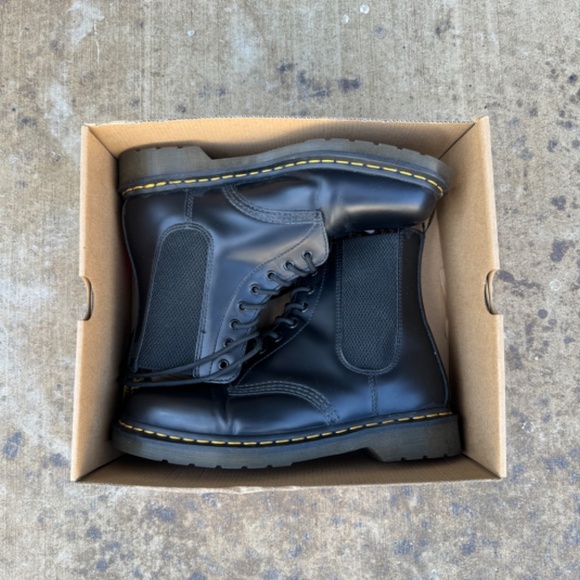 BRAND NEW Dr. Martens 1460 SMOOTH LEATHER LACE UP BOOTS